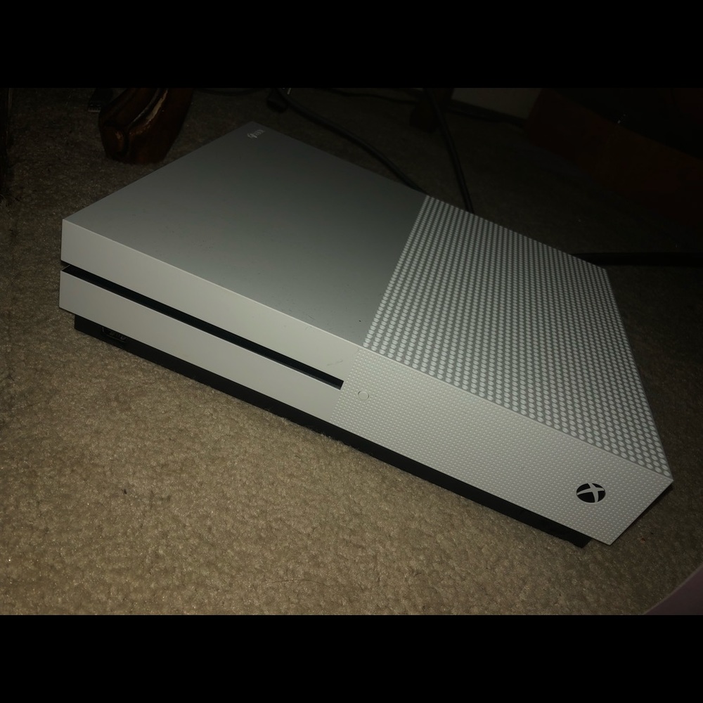 Xbox One S / 1TB